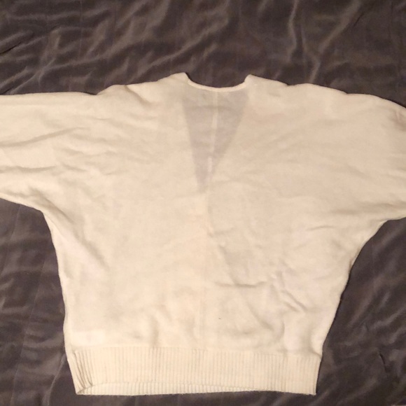 Cream v-neck sweater - Picture 2 of 2